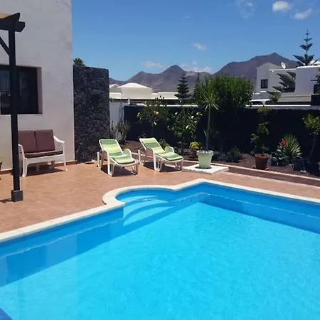 Playa Blanca Sleeps 6 Pool Wifi Villa *