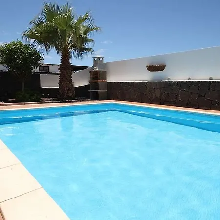 Playa Blanca Sleeps 6 Pool Wifi Villa
