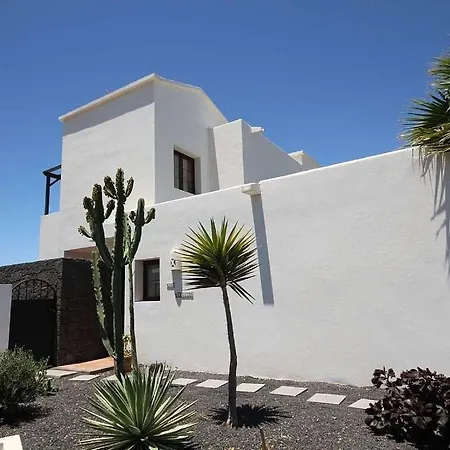 Villa Playa Blanca Sleeps 6 Pool Wifi *