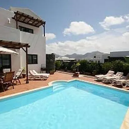 Villa Playa Blanca Sleeps 6 Pool Wifi